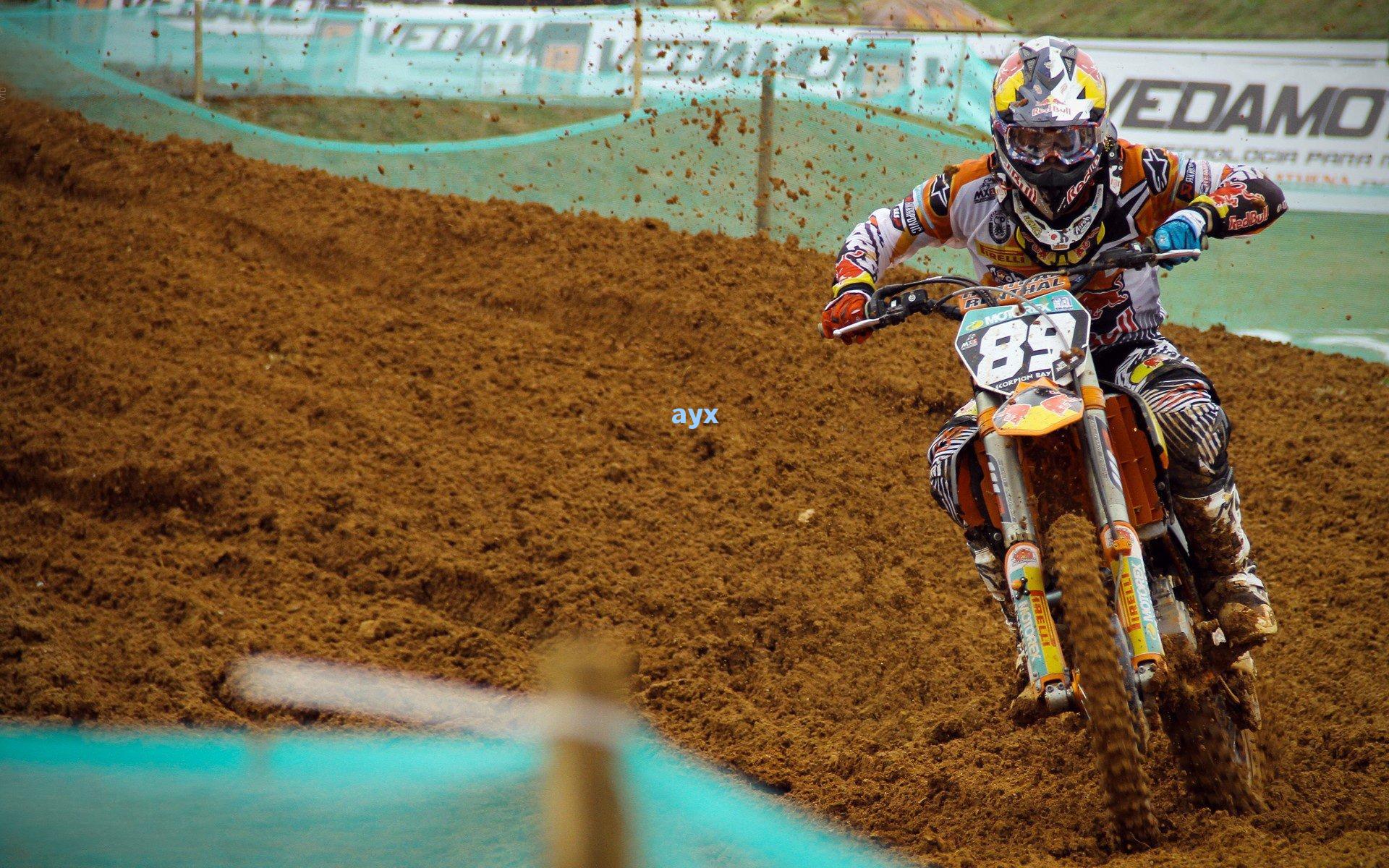 萨卡遭种族歧视风暴，阿森纳全队力挺，昂起头，你值得所有骄傲